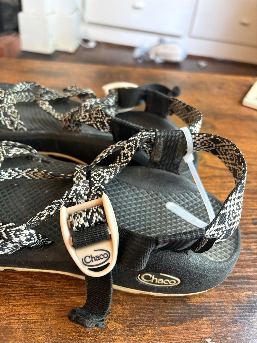 Chaco Women's Black & White Woven Strap Sandals Size 7 - Picture 7 of 8